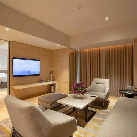 Courtyard By Marriott Ahmedabad Sindhu Bhavan Road Exteriér fotografie
