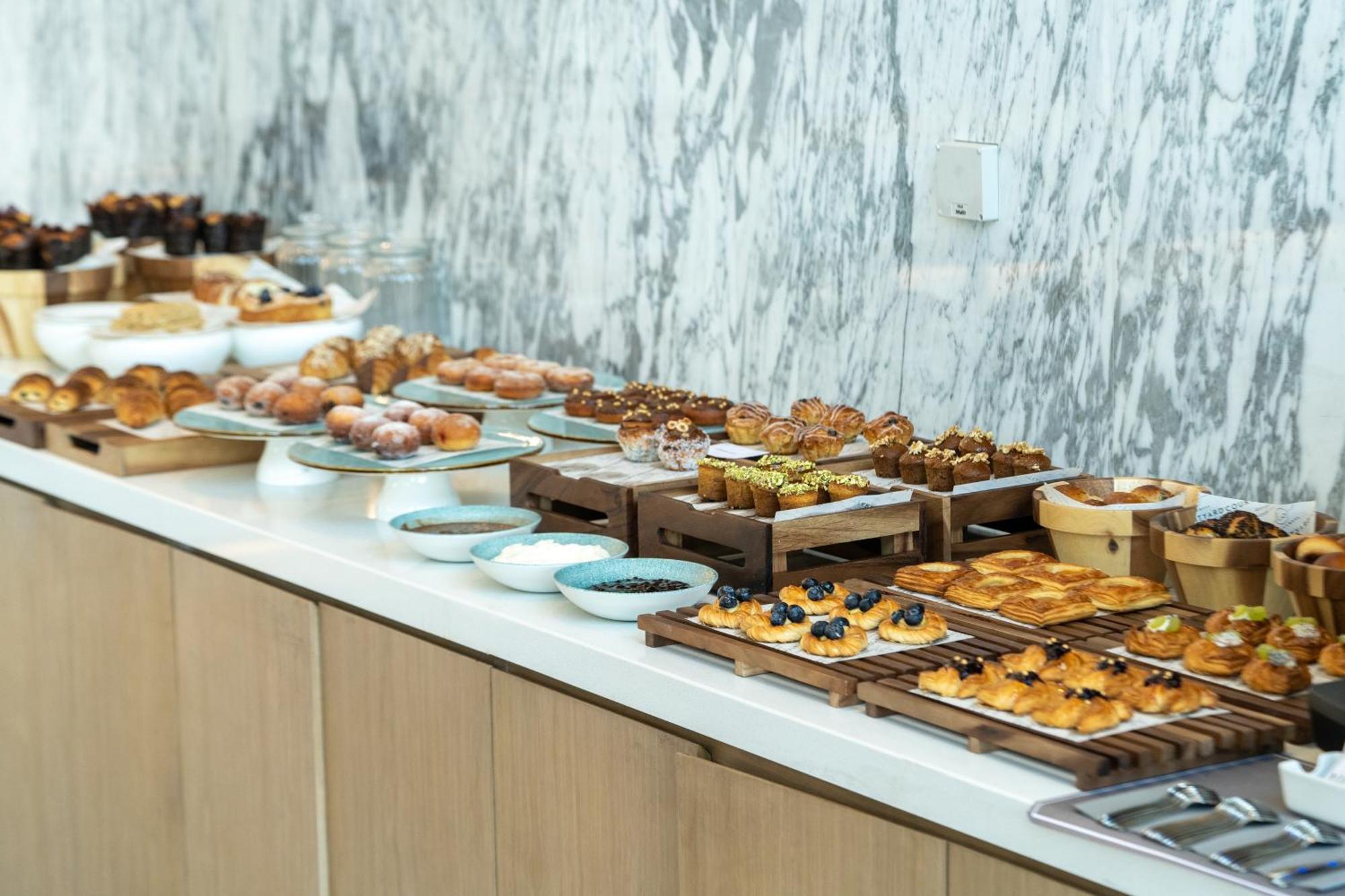 Courtyard By Marriott Ahmedabad Sindhu Bhavan Road Exteriér fotografie