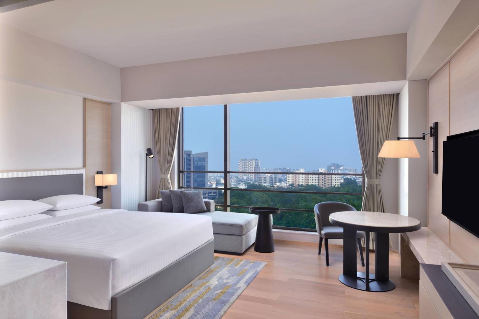 Courtyard By Marriott Ahmedabad Sindhu Bhavan Road Exteriér fotografie